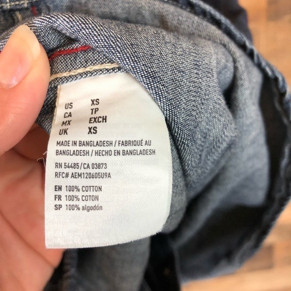 American Eagle Button Up Top‎ - Picture 3 of 4